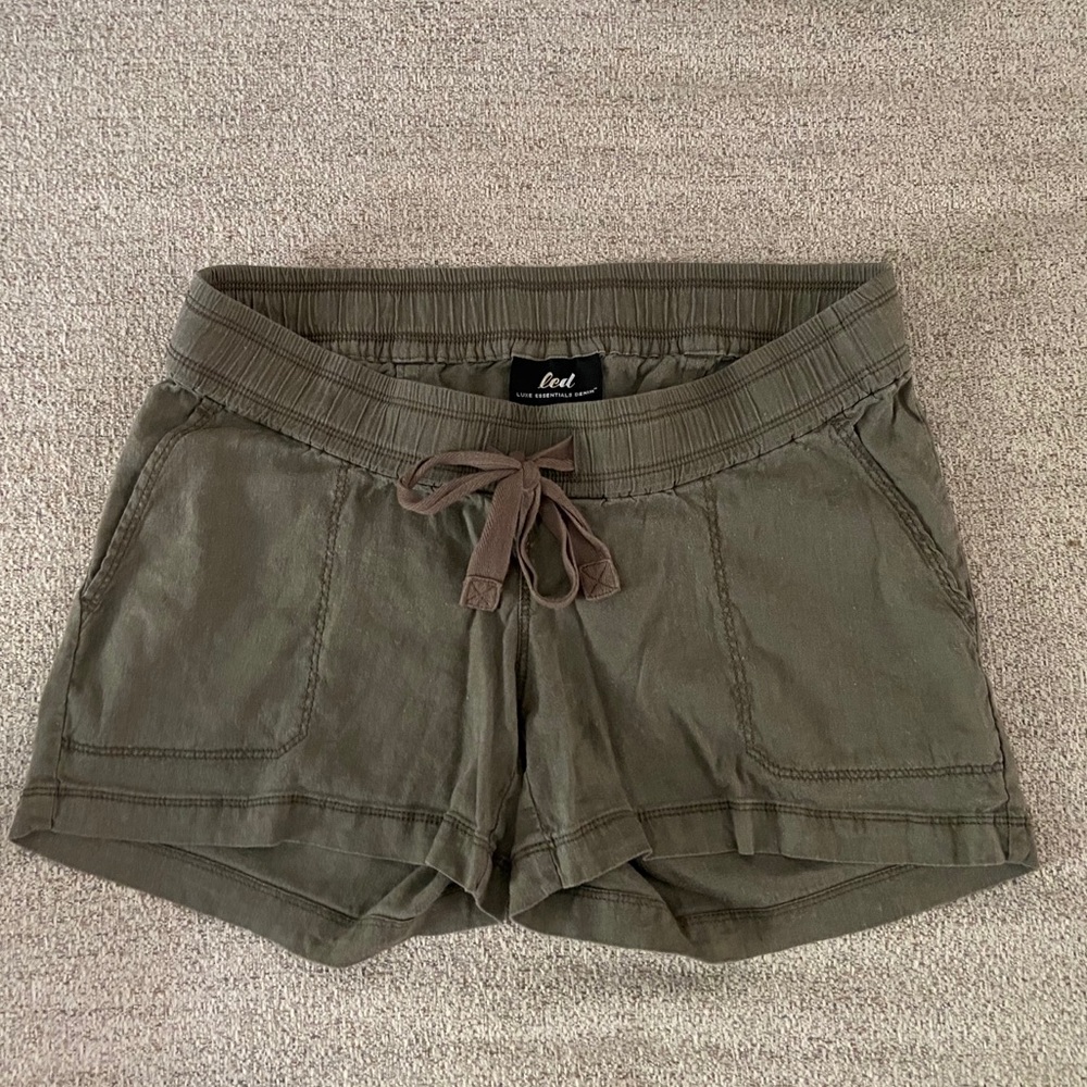 Maternity linen shorts